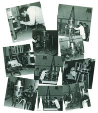 Mécaniciens et opticiens du LAS assemblent, dans une pointe de fusée, les éléments constituant l’instrument CEPHEE. CEPHEE était une expérience de spectrophotométrie photoélectrique dans l’ultraviolet. Le lancement par une fusée VESTA eu lieu le 8 novembre 1969 avec pour cible d’observation, la nébuleuse d’Orion (M42).