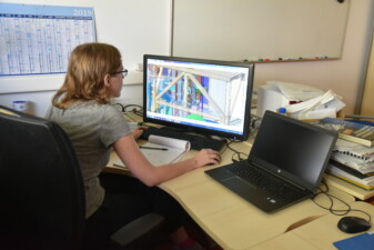 Le bureau d’étude aujourd’hui. La planche à dessins a laissé la place à la conception assistée par ordinateur, directement en 3D.