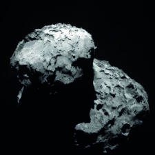 Série d’images prises le 27 juillet 2015 entre 11h20 et 14h20 TU par la caméra OSIRIS/NAC environ deux semaines avant le passage au périhélie de la comète Tchouri. La comète se trouvait alors à une distance de 1,8 UA (environ 270 millions de km) de la Terre. Les images ont été prises depuis une distance de 188km et ont un champ de vue d’environ 7km (échelle de 3,5m/pixel). Les images ont été prises à exactement 1h30 d’intervalle.